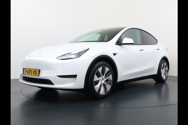 Tesla Model Y RWD Warmtepomp LFP-Accu Leer Lmv Camera's Pano-dak Adap.Cruise Navi Ecc Autopilot Stoel+Stuur+Achterbank Verwarming Elek.Achterklep Dodehoek detector Draadloze telefoonlader SOH 93% 1e Eigenaar Origineel Nederlandse Auto 1.600KG Trekgewicht