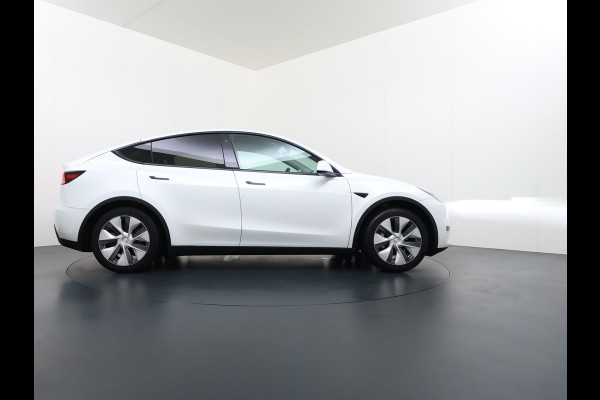 Tesla Model Y RWD Warmtepomp LFP-Accu Leer Lmv Camera's Pano-dak Adap.Cruise Navi Ecc Autopilot Stoel+Stuur+Achterbank Verwarming Elek.Achterklep Dodehoek detector Draadloze telefoonlader SOH 93% 1e Eigenaar Origineel Nederlandse Auto 1.600KG Trekgewicht