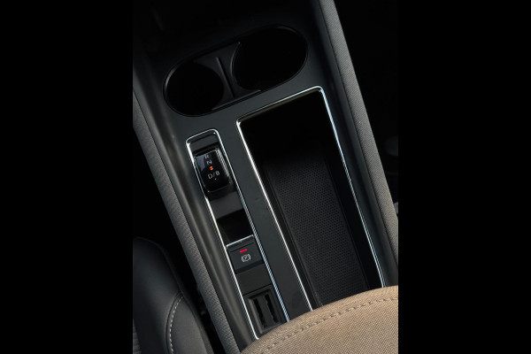 Škoda ENYAQ iV 80, panoramadak, achteruitrijcamera, stoel-stuurverwarming, 1/2 leder, vele opties,, eerste eigenaar