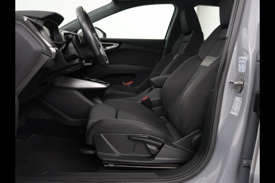 Audi Q4 e-tron 40 Launch edition Advanced 77 kWh | Warmtepomp | Adaptive cruise | Trekhaak | Camera | Stoelverwarming | Matrix LED | Carplay | Navigatie | Sportstoelen | Virtual Cockpit | Parkeerhulp
