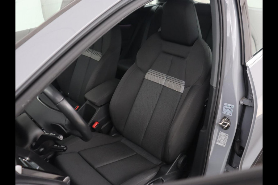 Audi Q4 e-tron 40 Launch edition Advanced 77 kWh | Warmtepomp | Adaptive cruise | Trekhaak | Camera | Stoelverwarming | Matrix LED | Carplay | Navigatie | Sportstoelen | Virtual Cockpit | Parkeerhulp