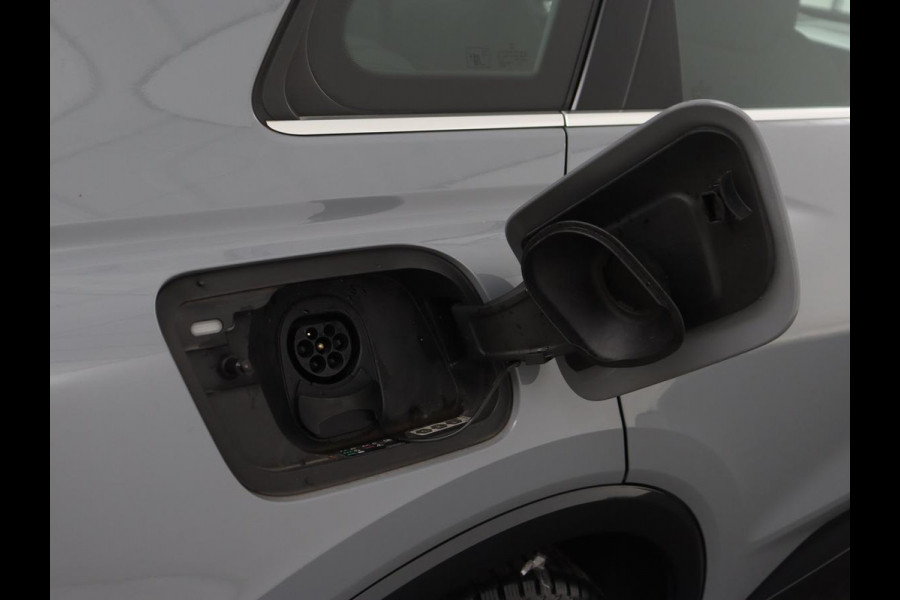 Audi Q4 e-tron 40 Launch edition Advanced 77 kWh | Warmtepomp | Adaptive cruise | Trekhaak | Camera | Stoelverwarming | Matrix LED | Carplay | Navigatie | Sportstoelen | Virtual Cockpit | Parkeerhulp