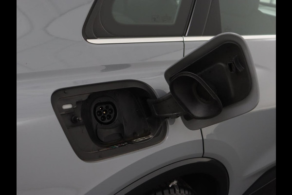 Audi Q4 e-tron 40 Launch edition Advanced 77 kWh | Warmtepomp | Adaptive cruise | Trekhaak | Camera | Stoelverwarming | Matrix LED | Carplay | Navigatie | Sportstoelen | Virtual Cockpit | Parkeerhulp