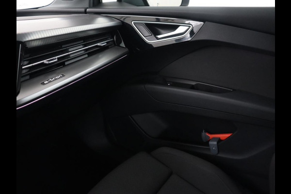 Audi Q4 e-tron 40 Launch edition Advanced 77 kWh | Warmtepomp | Adaptive cruise | Trekhaak | Camera | Stoelverwarming | Matrix LED | Carplay | Navigatie | Sportstoelen | Virtual Cockpit | Parkeerhulp
