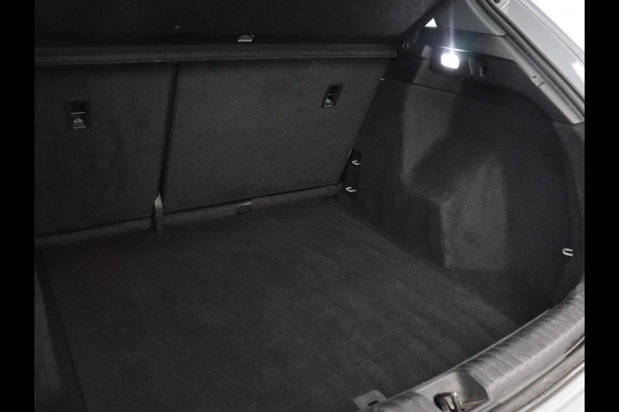 Audi Q4 e-tron 40 Launch edition Advanced 77 kWh | Warmtepomp | Adaptive cruise | Trekhaak | Camera | Stoelverwarming | Matrix LED | Carplay | Navigatie | Sportstoelen | Virtual Cockpit | Parkeerhulp