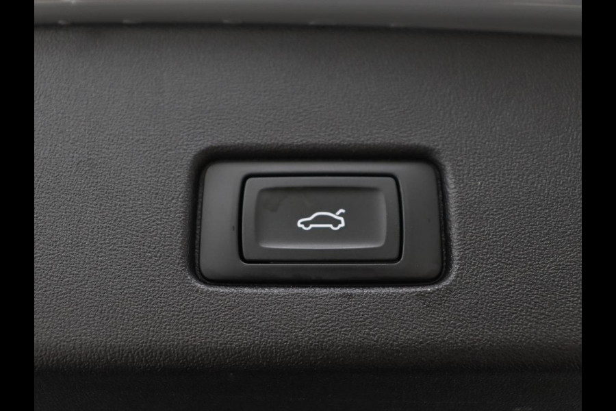 Audi Q4 e-tron 40 Launch edition Advanced 77 kWh | Warmtepomp | Adaptive cruise | Trekhaak | Camera | Stoelverwarming | Matrix LED | Carplay | Navigatie | Sportstoelen | Virtual Cockpit | Parkeerhulp