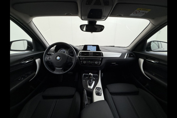 BMW 1-serie 118i AUT-8 Sport Navi Ecc Trekhaak Pdc Sportstoelen Corporate Edition Lmv 17" Regen-Lichtsensor Isofix Bluetooth Origineel Nederlandse Auto Zeer nette BMW 118I