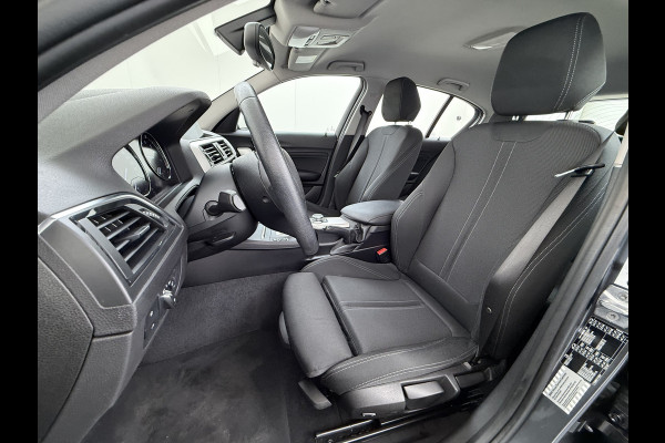 BMW 1-serie 118i AUT-8 Sport Navi Ecc Trekhaak Pdc Sportstoelen Corporate Edition Lmv 17" Regen-Lichtsensor Isofix Bluetooth Origineel Nederlandse Auto Zeer nette BMW 118I