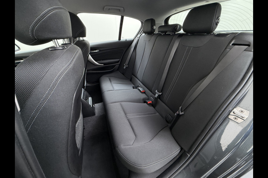 BMW 1-serie 118i AUT-8 Sport Navi Ecc Trekhaak Pdc Sportstoelen Corporate Edition Lmv 17" Regen-Lichtsensor Isofix Bluetooth Origineel Nederlandse Auto Zeer nette BMW 118I