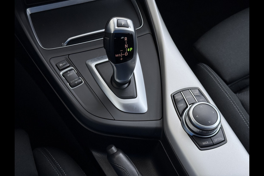 BMW 1-serie 118i AUT-8 Sport Navi Ecc Trekhaak Pdc Sportstoelen Corporate Edition Lmv 17" Regen-Lichtsensor Isofix Bluetooth Origineel Nederlandse Auto Zeer nette BMW 118I