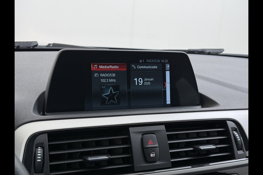 BMW 1-serie 118i AUT-8 Sport Navi Ecc Trekhaak Pdc Sportstoelen Corporate Edition Lmv 17" Regen-Lichtsensor Isofix Bluetooth Origineel Nederlandse Auto Zeer nette BMW 118I