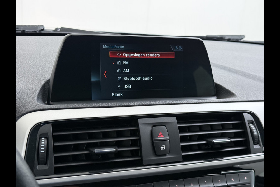 BMW 1-serie 118i AUT-8 Sport Navi Ecc Trekhaak Pdc Sportstoelen Corporate Edition Lmv 17" Regen-Lichtsensor Isofix Bluetooth Origineel Nederlandse Auto Zeer nette BMW 118I