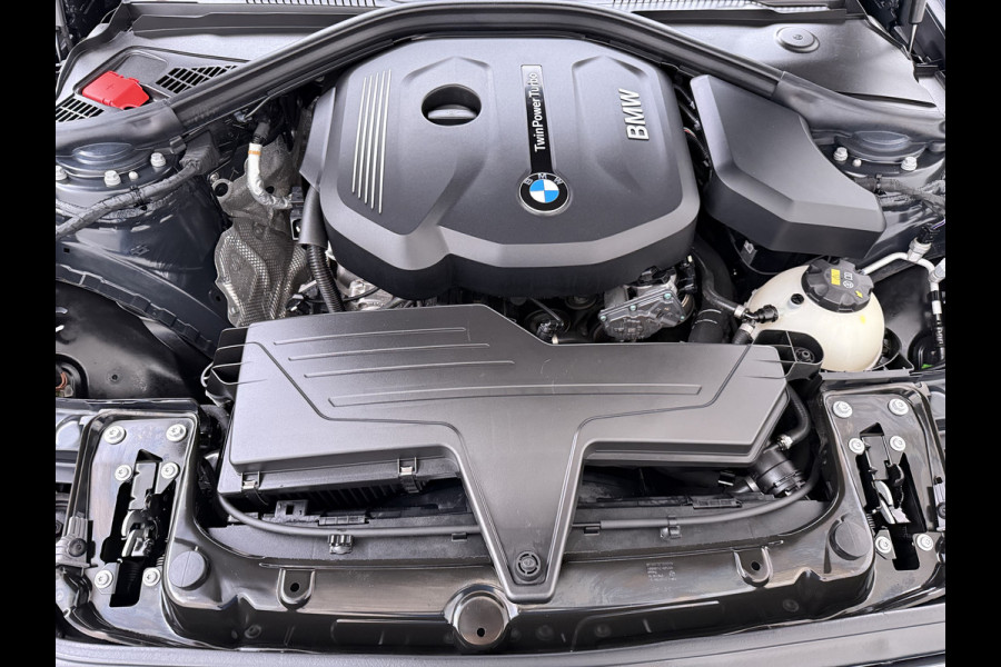 BMW 1-serie 118i AUT-8 Sport Navi Ecc Trekhaak Pdc Sportstoelen Corporate Edition Lmv 17" Regen-Lichtsensor Isofix Bluetooth Origineel Nederlandse Auto Zeer nette BMW 118I