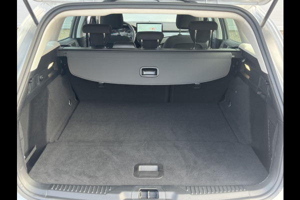 Ford FOCUS Wagon 1.0 EBH Active 155PK AUTOMAAT! TREKHAAK! DRIVERPACK! WINTERPACK