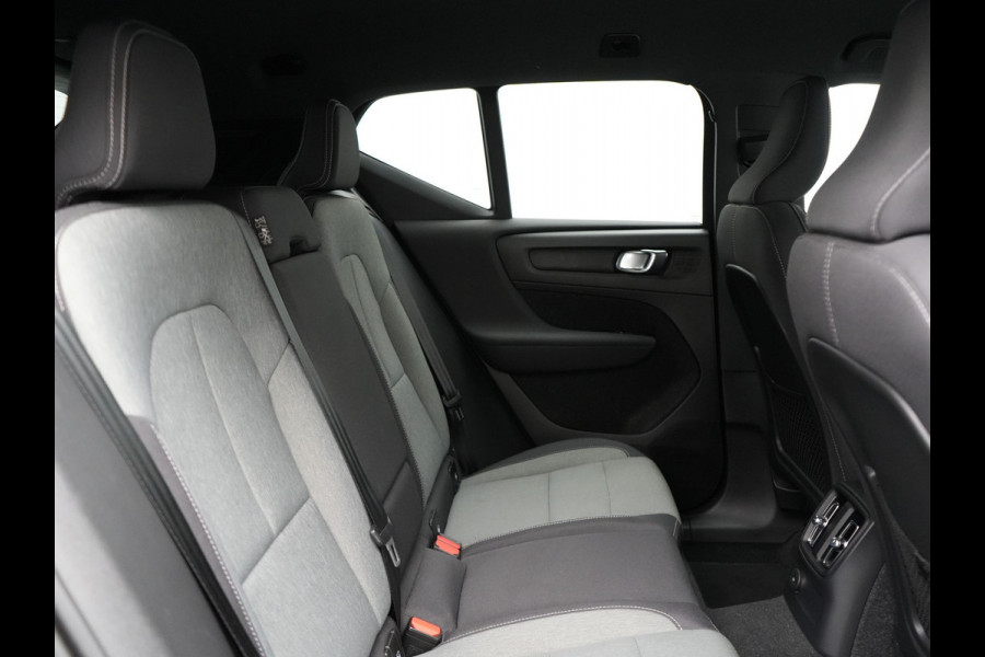 Volvo XC40 T4 Plus Bright Plug In Hybrid 211pk Dealer O.H PHEV | Trekhaak Af Fabriek | Adaptive Cruise | Camera | Harman & Kardon | Comfortstoelen Memory & Verwarmd | Keyless | Blis | Apple Carplay | Stuur verwarmd | Navigatie | Virtual | DAB |