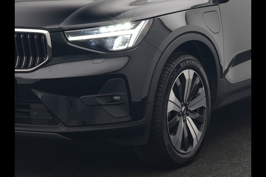 Volvo XC40 T4 Plus Bright Plug In Hybrid 211pk Dealer O.H PHEV | Trekhaak Af Fabriek | Adaptive Cruise | Camera | Harman & Kardon | Comfortstoelen Memory & Verwarmd | Keyless | Blis | Apple Carplay | Stuur verwarmd | Navigatie | Virtual | DAB |
