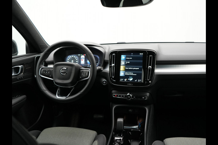 Volvo XC40 T4 Plus Bright Plug In Hybrid 211pk Dealer O.H PHEV | Trekhaak Af Fabriek | Adaptive Cruise | Camera | Harman & Kardon | Comfortstoelen Memory & Verwarmd | Keyless | Blis | Apple Carplay | Stuur verwarmd | Navigatie | Virtual | DAB |