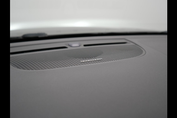 Volvo XC40 T4 Plus Bright Plug In Hybrid 211pk Dealer O.H PHEV | Trekhaak Af Fabriek | Adaptive Cruise | Camera | Harman & Kardon | Comfortstoelen Memory & Verwarmd | Keyless | Blis | Apple Carplay | Stuur verwarmd | Navigatie | Virtual | DAB |