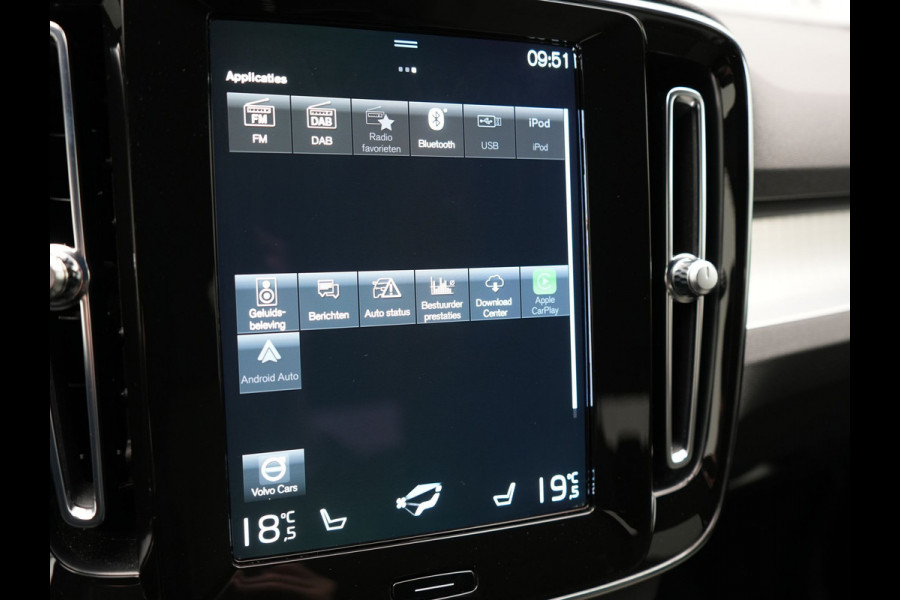 Volvo XC40 T4 Plus Bright Plug In Hybrid 211pk Dealer O.H PHEV | Trekhaak Af Fabriek | Adaptive Cruise | Camera | Harman & Kardon | Comfortstoelen Memory & Verwarmd | Keyless | Blis | Apple Carplay | Stuur verwarmd | Navigatie | Virtual | DAB |