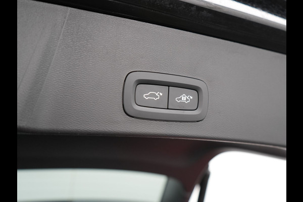 Volvo XC40 T4 Plus Bright Plug In Hybrid 211pk Dealer O.H PHEV | Trekhaak Af Fabriek | Adaptive Cruise | Camera | Harman & Kardon | Comfortstoelen Memory & Verwarmd | Keyless | Blis | Apple Carplay | Stuur verwarmd | Navigatie | Virtual | DAB |