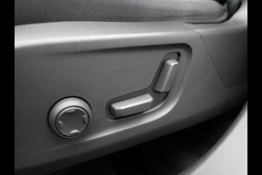 Volvo XC40 T4 Plus Bright Plug In Hybrid 211pk Dealer O.H PHEV | Trekhaak Af Fabriek | Adaptive Cruise | Camera | Harman & Kardon | Comfortstoelen Memory & Verwarmd | Keyless | Blis | Apple Carplay | Stuur verwarmd | Navigatie | Virtual | DAB |