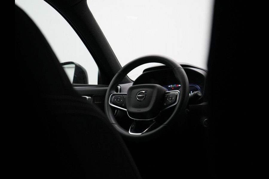 Volvo XC40 T4 Plus Bright Plug In Hybrid 211pk Dealer O.H PHEV | Trekhaak Af Fabriek | Adaptive Cruise | Camera | Harman & Kardon | Comfortstoelen Memory & Verwarmd | Keyless | Blis | Apple Carplay | Stuur verwarmd | Navigatie | Virtual | DAB |