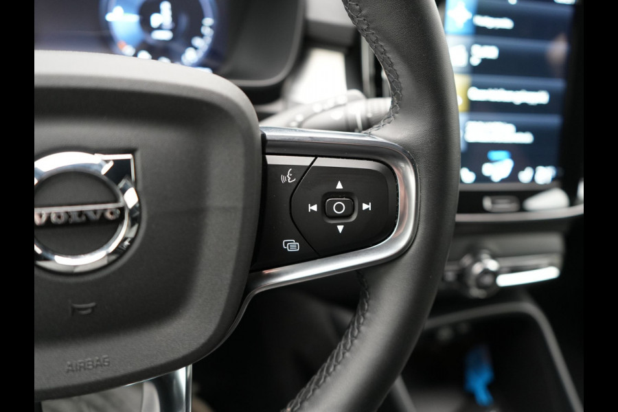 Volvo XC40 T4 Plus Bright Plug In Hybrid 211pk Dealer O.H PHEV | Trekhaak Af Fabriek | Adaptive Cruise | Camera | Harman & Kardon | Comfortstoelen Memory & Verwarmd | Keyless | Blis | Apple Carplay | Stuur verwarmd | Navigatie | Virtual | DAB |