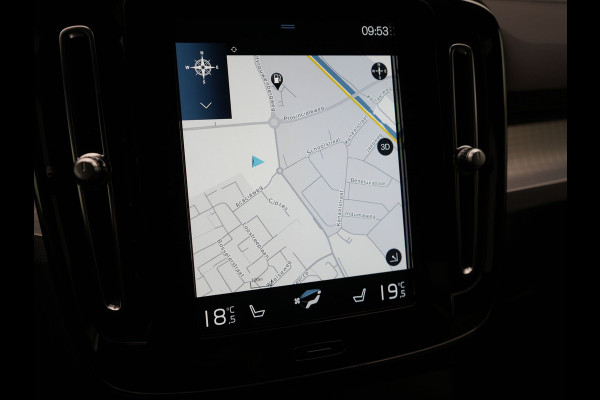 Volvo XC40 T4 Plus Bright Plug In Hybrid 211pk Dealer O.H PHEV | Trekhaak Af Fabriek | Adaptive Cruise | Camera | Harman & Kardon | Comfortstoelen Memory & Verwarmd | Keyless | Blis | Apple Carplay | Stuur verwarmd | Navigatie | Virtual | DAB |