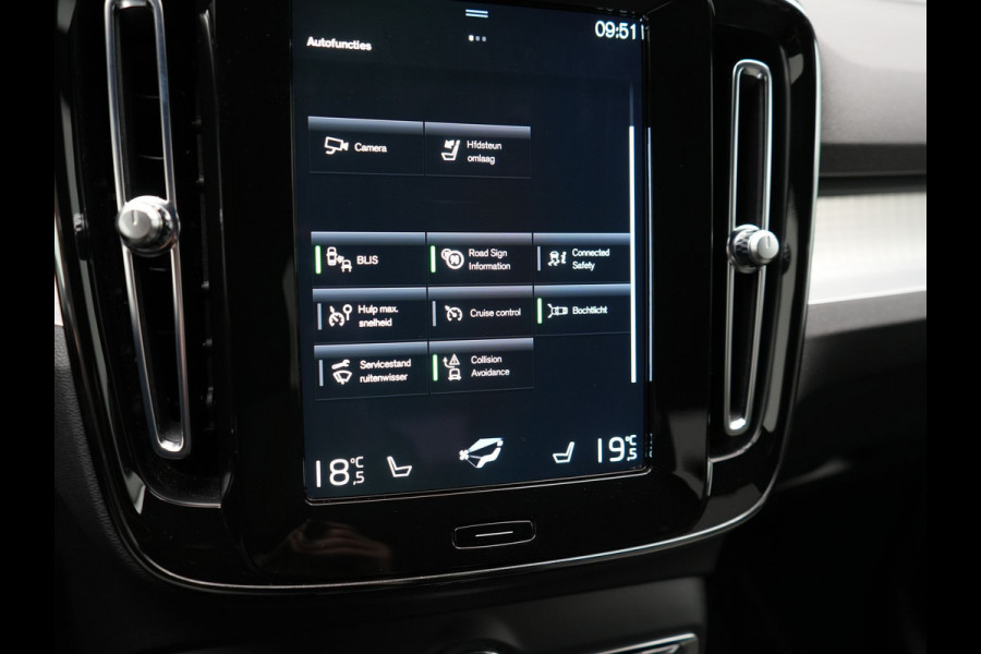 Volvo XC40 T4 Plus Bright Plug In Hybrid 211pk Dealer O.H PHEV | Trekhaak Af Fabriek | Adaptive Cruise | Camera | Harman & Kardon | Comfortstoelen Memory & Verwarmd | Keyless | Blis | Apple Carplay | Stuur verwarmd | Navigatie | Virtual | DAB |