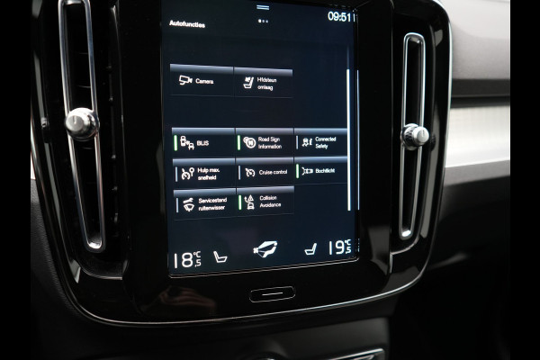 Volvo XC40 T4 Plus Bright Plug In Hybrid 211pk Dealer O.H PHEV | Trekhaak Af Fabriek | Adaptive Cruise | Camera | Harman & Kardon | Comfortstoelen Memory & Verwarmd | Keyless | Blis | Apple Carplay | Stuur verwarmd | Navigatie | Virtual | DAB |