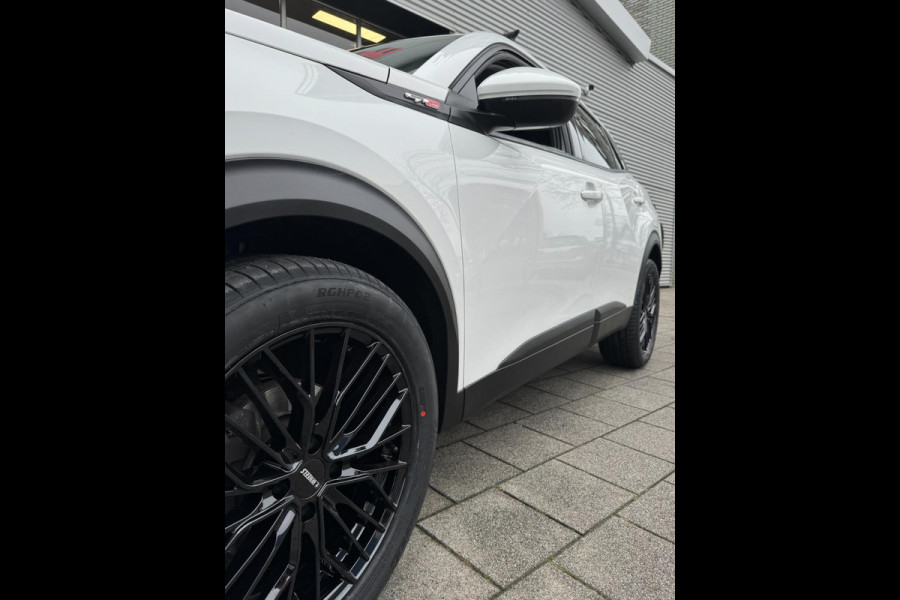 Peugeot 2008 1.2 PureTech Active Pack - Navigatie / Apple CarPlay I Airco I 18" Sport velgen LED I PDC I Dealer onderhouden
