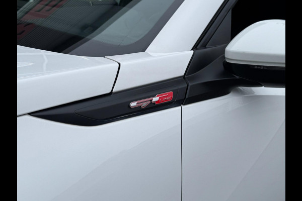 Peugeot 2008 1.2 PureTech Active Pack - Navigatie / Apple CarPlay I Airco I 18" Sport velgen LED I PDC I Dealer onderhouden