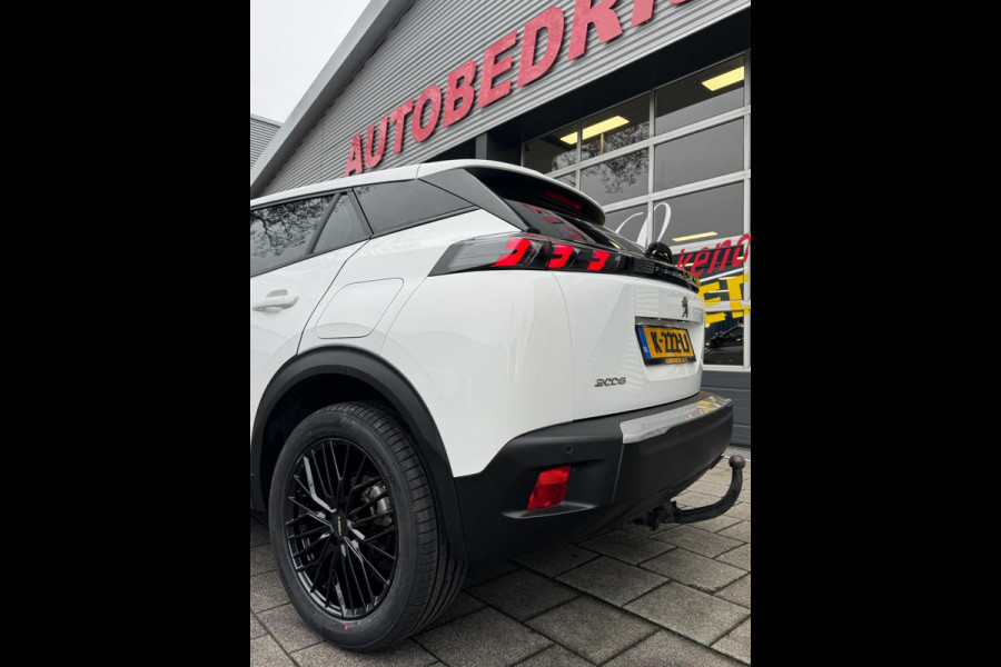 Peugeot 2008 1.2 PureTech Active Pack - Navigatie / Apple CarPlay I Airco I 18" Sport velgen LED I PDC I Dealer onderhouden