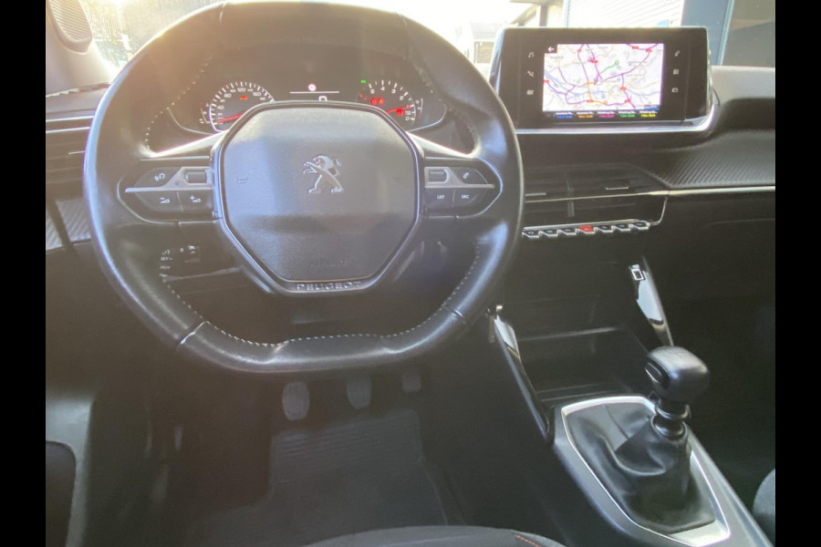 Peugeot 2008 1.2 PureTech Active Pack - Navigatie / Apple CarPlay I Airco I 18" Sport velgen LED I PDC I Dealer onderhouden