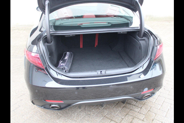 Alfa Romeo Giulia 2.0T Super | 320 PK | RAGAZZON EINDDEMPER | LEDEREN BEKLEDING | AFNEEMBARE TREKHAAK |