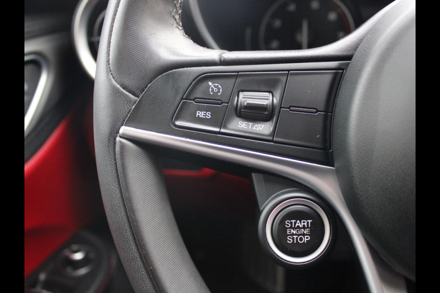 Alfa Romeo Giulia 2.0T Super | 320 PK | RAGAZZON EINDDEMPER | LEDEREN BEKLEDING | AFNEEMBARE TREKHAAK |