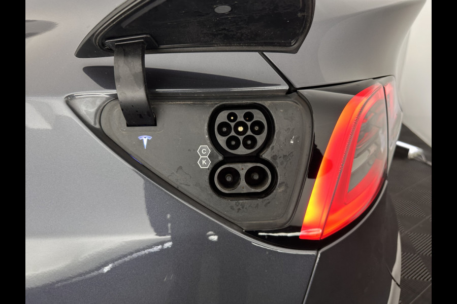 Tesla Model Y Long Range AWD 75 kWh [ 3-Fase-11kW ] {SOH-87%} (INCL-BTW) Aut. *PANO | AUTO-PILOT | LEATHER | NAVI-FULLMAP | MATRIX-LED | KEYLESS | CAMERA | DAB+ | HEATED-COMFORTSEATS | PRIVACY-GLASS | TOPVIEW |  19''ALU*