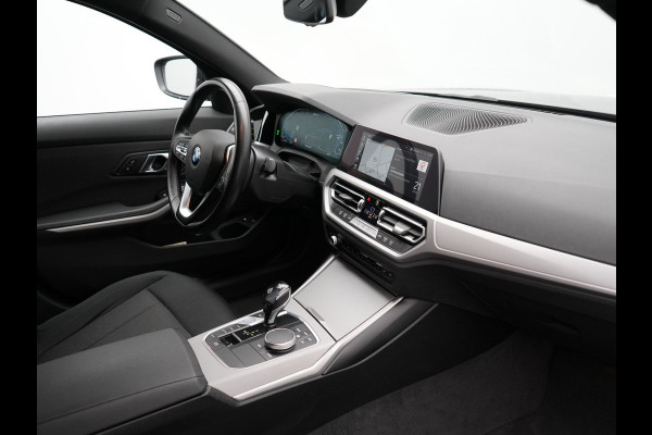 BMW 3 Serie Touring 320e Advantage Plug In Hybrid 204pk Dealer O.H. PHEV | Head Up | Cruise Control | Apple Carplay | Navigatie | Virtual | DAB | 17" L.M |