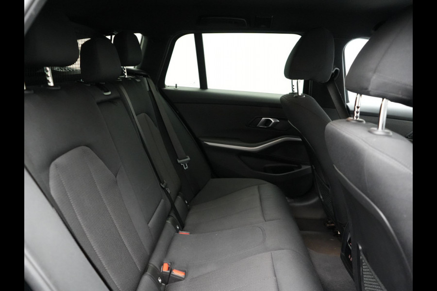 BMW 3 Serie Touring 320e Advantage Plug In Hybrid 204pk Dealer O.H. PHEV | Head Up | Cruise Control | Apple Carplay | Navigatie | Virtual | DAB | 17" L.M |