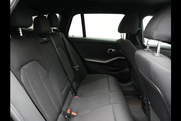 BMW 3 Serie Touring 320e Advantage Plug In Hybrid 204pk Dealer O.H. PHEV | Head Up | Cruise Control | Apple Carplay | Navigatie | Virtual | DAB | 17" L.M |