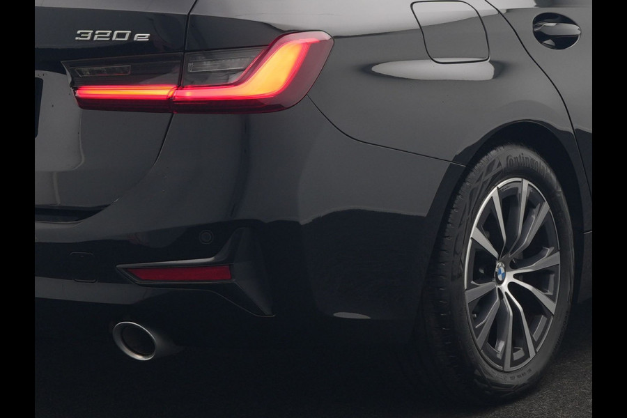 BMW 3 Serie Touring 320e Advantage Plug In Hybrid 204pk Dealer O.H. PHEV | Head Up | Cruise Control | Apple Carplay | Navigatie | Virtual | DAB | 17" L.M |