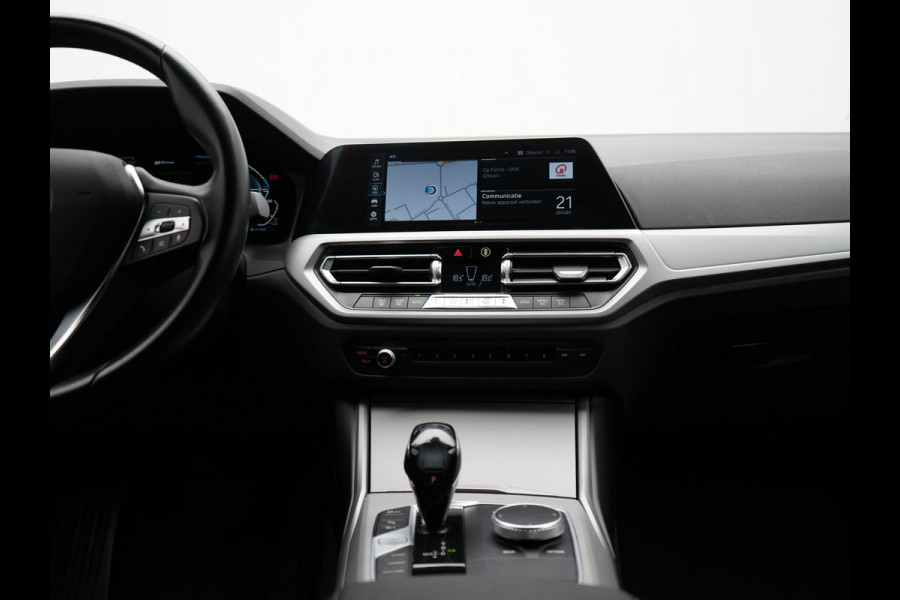 BMW 3 Serie Touring 320e Advantage Plug In Hybrid 204pk Dealer O.H. PHEV | Head Up | Cruise Control | Apple Carplay | Navigatie | Virtual | DAB | 17" L.M |