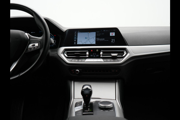 BMW 3 Serie Touring 320e Advantage Plug In Hybrid 204pk Dealer O.H. PHEV | Head Up | Cruise Control | Apple Carplay | Navigatie | Virtual | DAB | 17" L.M |