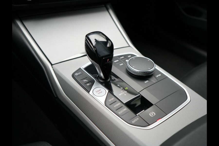 BMW 3 Serie Touring 320e Advantage Plug In Hybrid 204pk Dealer O.H. PHEV | Head Up | Cruise Control | Apple Carplay | Navigatie | Virtual | DAB | 17" L.M |