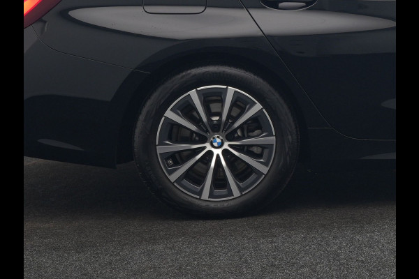 BMW 3 Serie Touring 320e Advantage Plug In Hybrid 204pk Dealer O.H. PHEV | Head Up | Cruise Control | Apple Carplay | Navigatie | Virtual | DAB | 17" L.M |