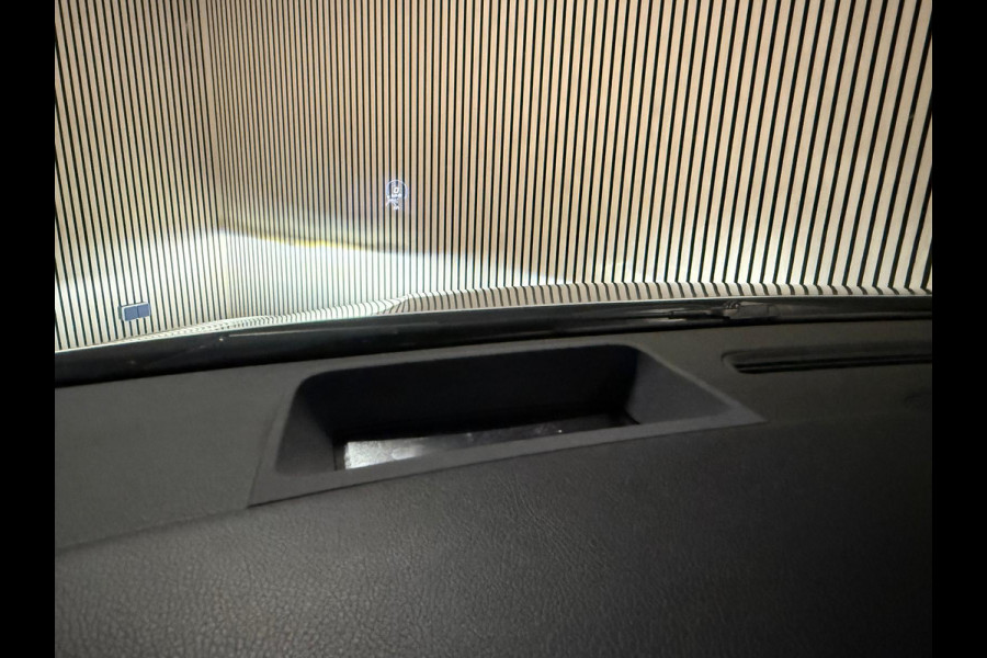 Mercedes-Benz B-Klasse 250e AMG STYLING-PANORAMA-KEYLESS-DISCTRONIC-CAMERA-HEAD UP-ZEER COMPLEET