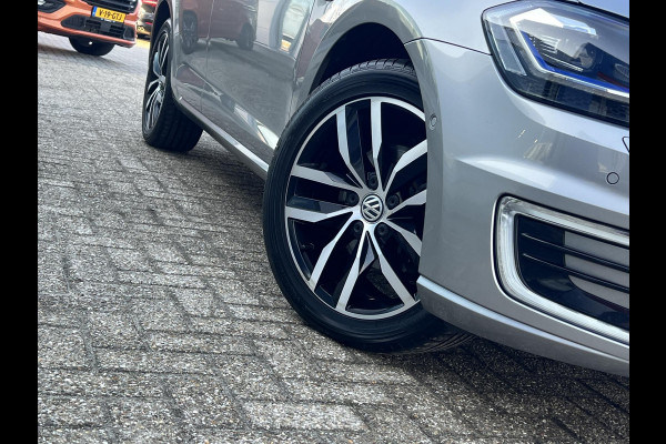 Volkswagen e-Golf e-Golf Virtual Cockpit | Lederen bekleding | Achteruitrijcamera | Warmtepomp | SOH 88,9% |