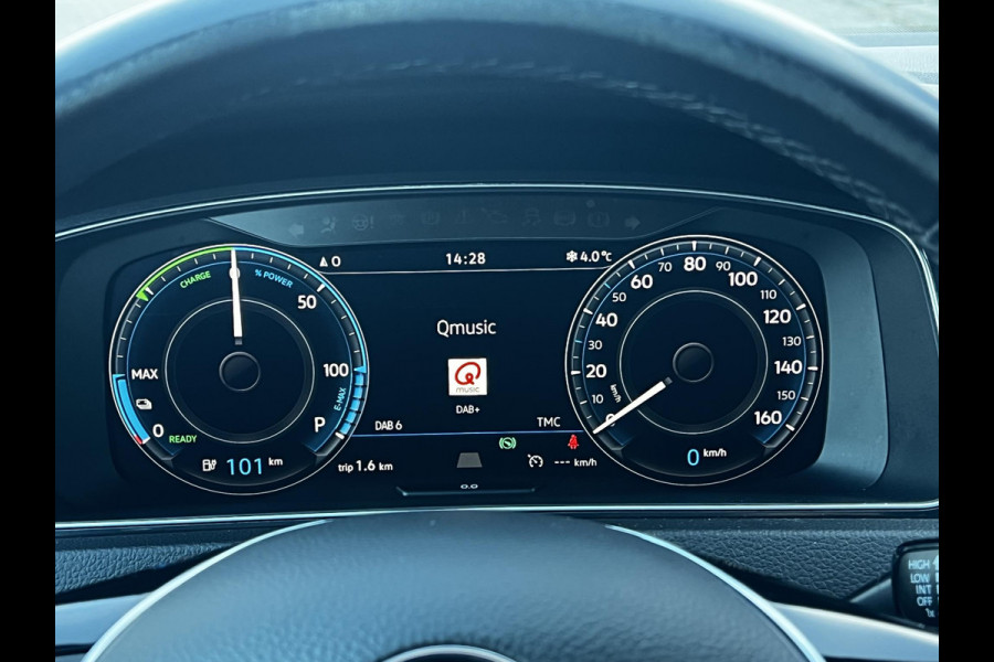 Volkswagen e-Golf e-Golf Virtual Cockpit | Lederen bekleding | Achteruitrijcamera | Warmtepomp | SOH 88,9% |