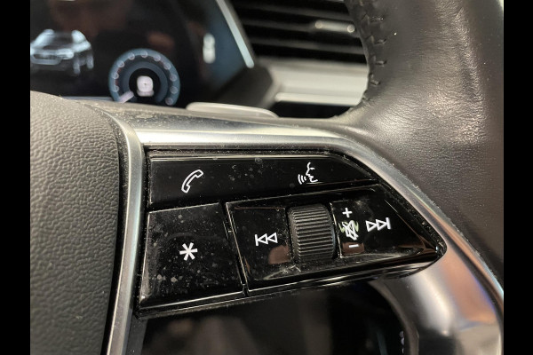 Audi e-tron 50 quattro Business edition Plus 71 kWh | Panoramadak | Navigatie | Parkeersensoren | Adaptive Cruise Control | Memory stoelen | Stoelverwarming | Full Led | Climate Control | Virtual Cockpit | Lichtmetalen velgen