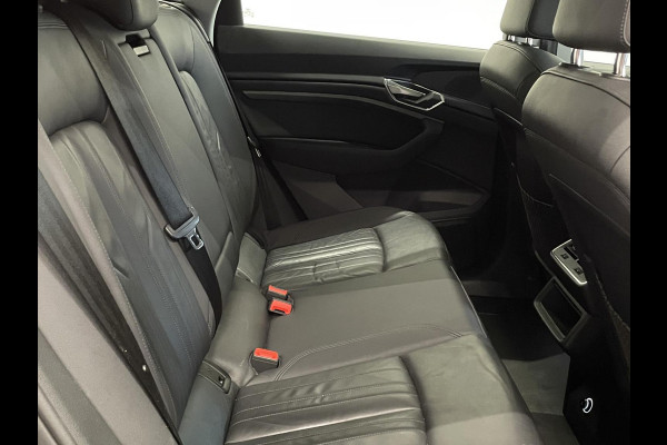 Audi e-tron 50 quattro Business edition Plus 71 kWh | Panoramadak | Navigatie | Parkeersensoren | Adaptive Cruise Control | Memory stoelen | Stoelverwarming | Full Led | Climate Control | Virtual Cockpit | Lichtmetalen velgen
